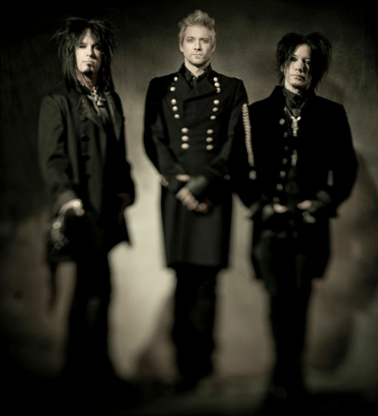 (image from SixxAM's Facebook)